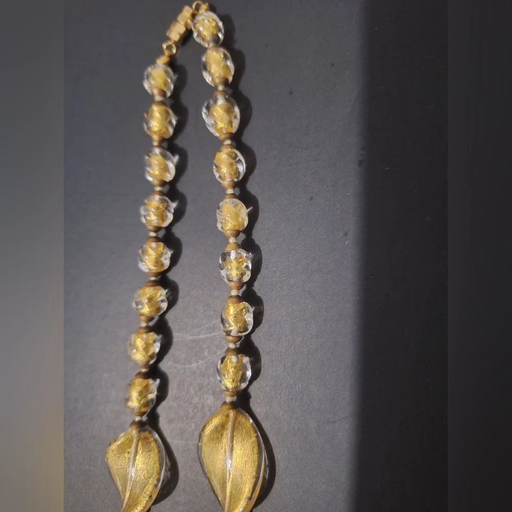 VINTAGE ITALY FOLIO- Clear glass leaf knotted bead necklace - Excellent - $90 - Picture 2 of 7
